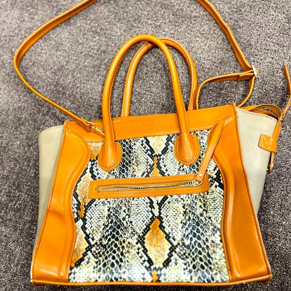 Handbags - Animal Print Tote/Crossbody